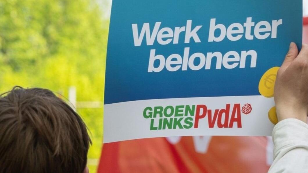 Affiche GroenLinks-PvdA met tekst: Werk beter belonen