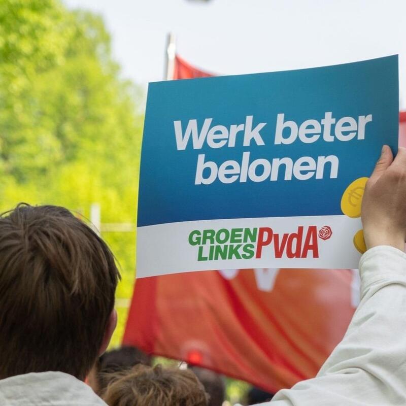 Affiche GroenLinks-PvdA met tekst: Werk beter belonen